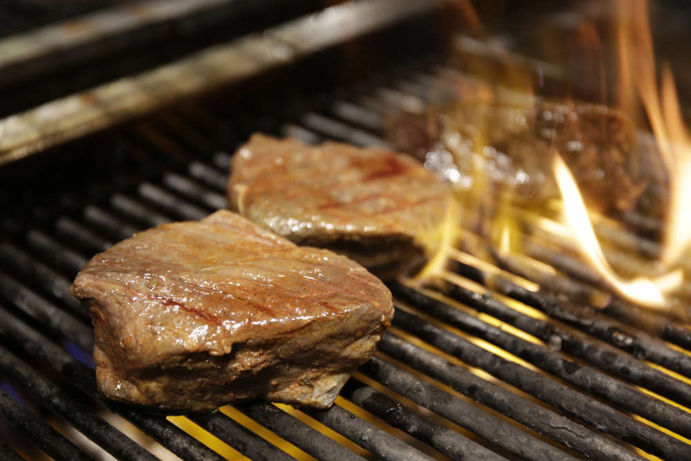 Fleisch auf Grill